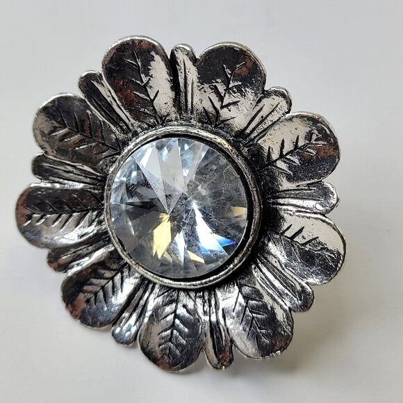 Vintage Statement Silver and Crystal Flower Adjustable Ring - Picture 4 of 7